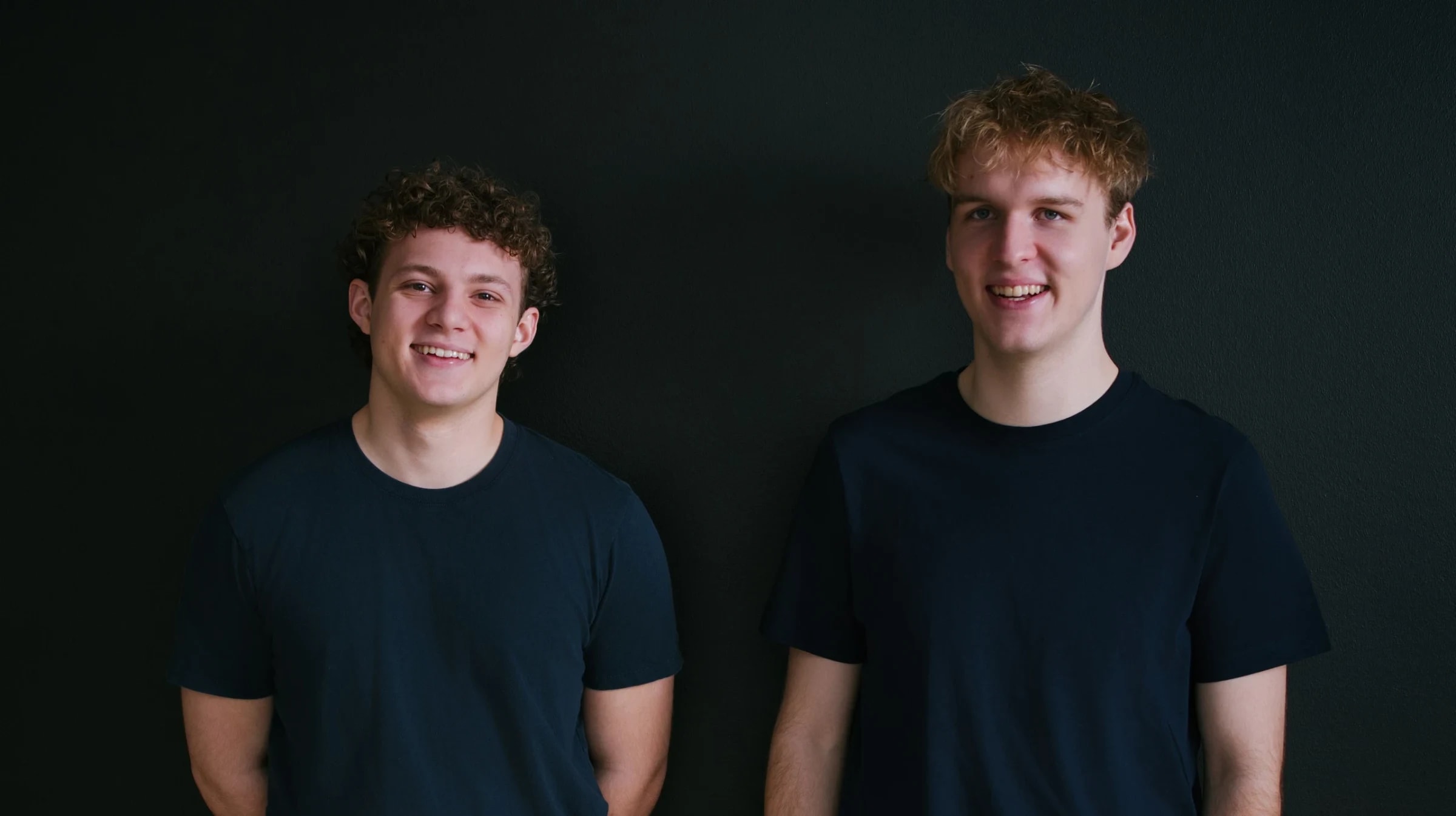 Teamfoto von Simon und Oli. Das THIS IS BLOOM Team.